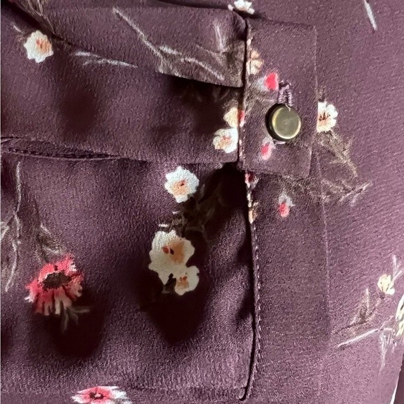 Long sleeve burgundy floral antique brass keyhole top size small - Picture 5 of 7